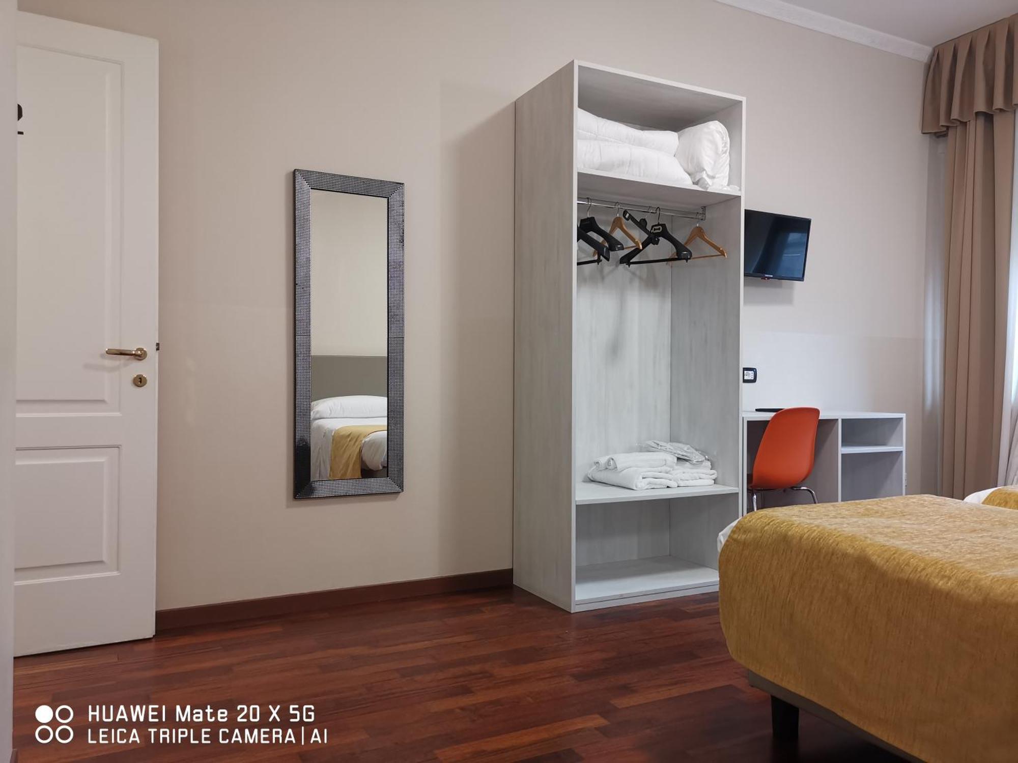 Guesthouse Central Station Group - Via Sammartini 15 — Fotos 2
